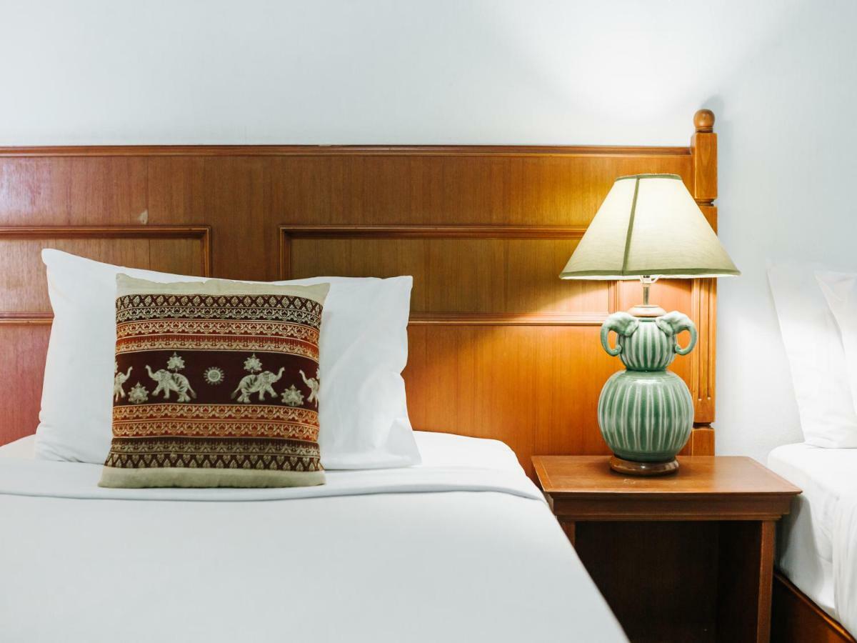 Отель Rendezvous Oldtown Chiangmai Чиангмай Экстерьер фото