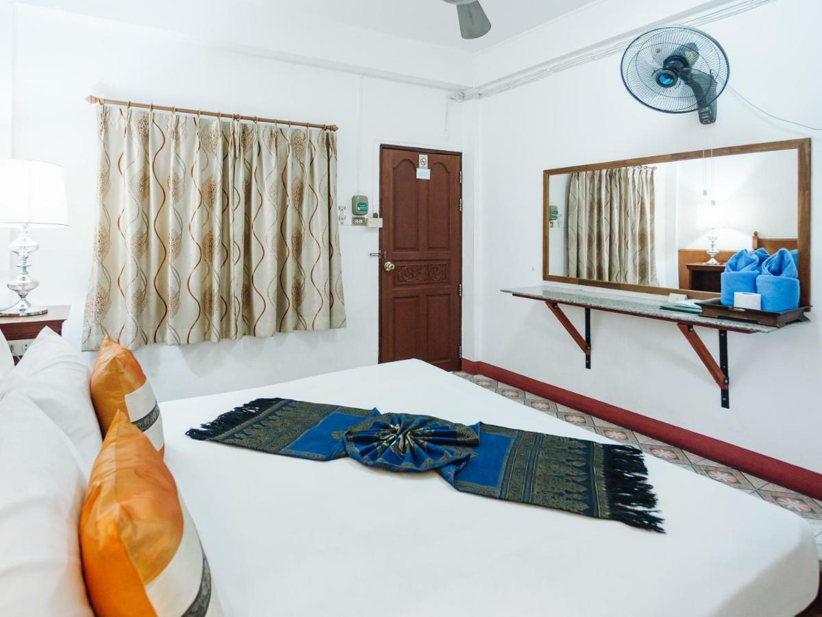 Отель Rendezvous Oldtown Chiangmai Чиангмай Экстерьер фото