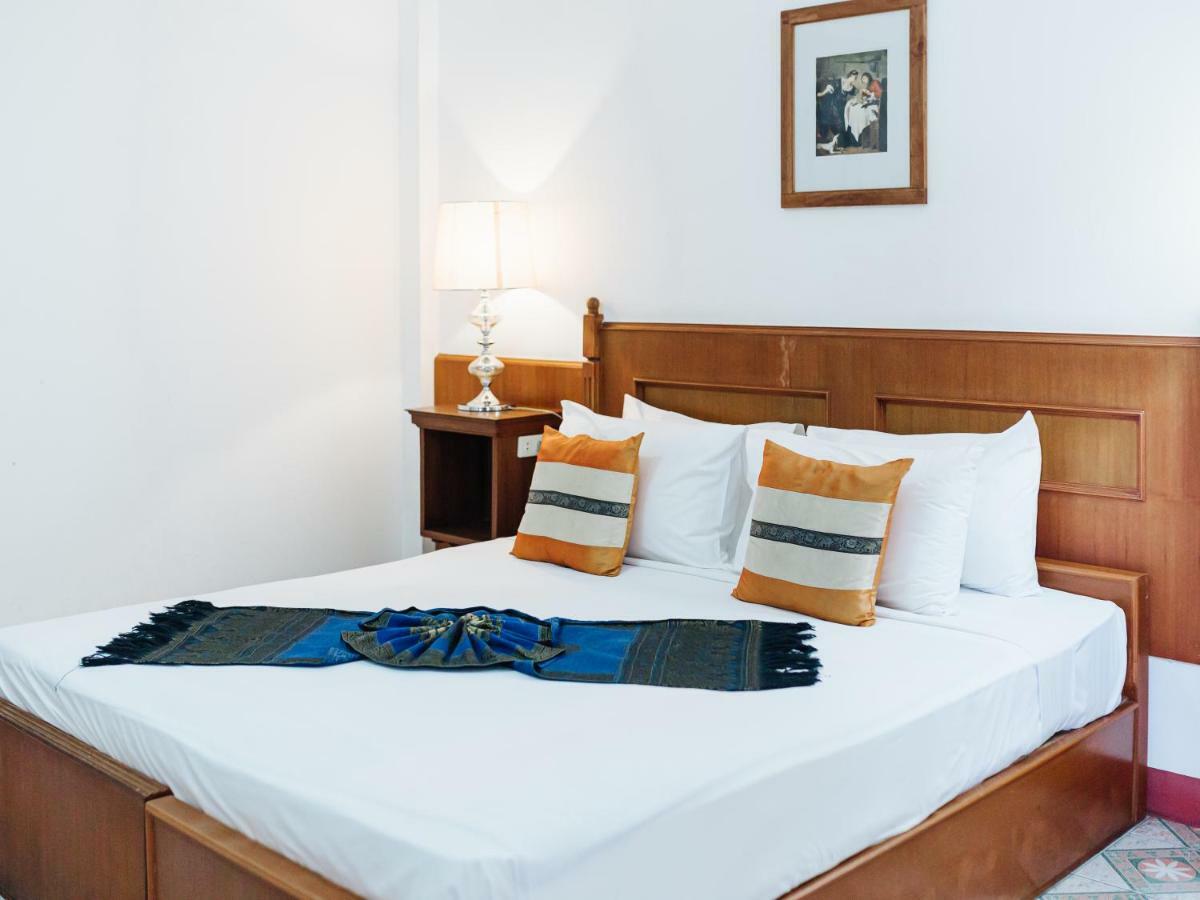 Отель Rendezvous Oldtown Chiangmai Чиангмай Экстерьер фото