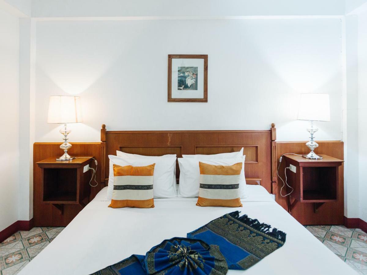 Отель Rendezvous Oldtown Chiangmai Чиангмай Экстерьер фото