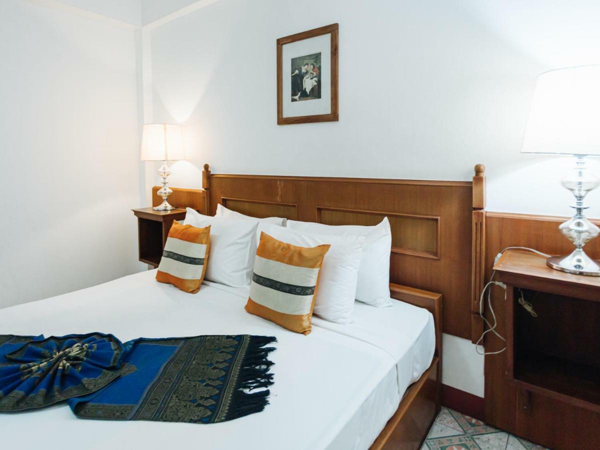 Отель Rendezvous Oldtown Chiangmai Чиангмай Экстерьер фото