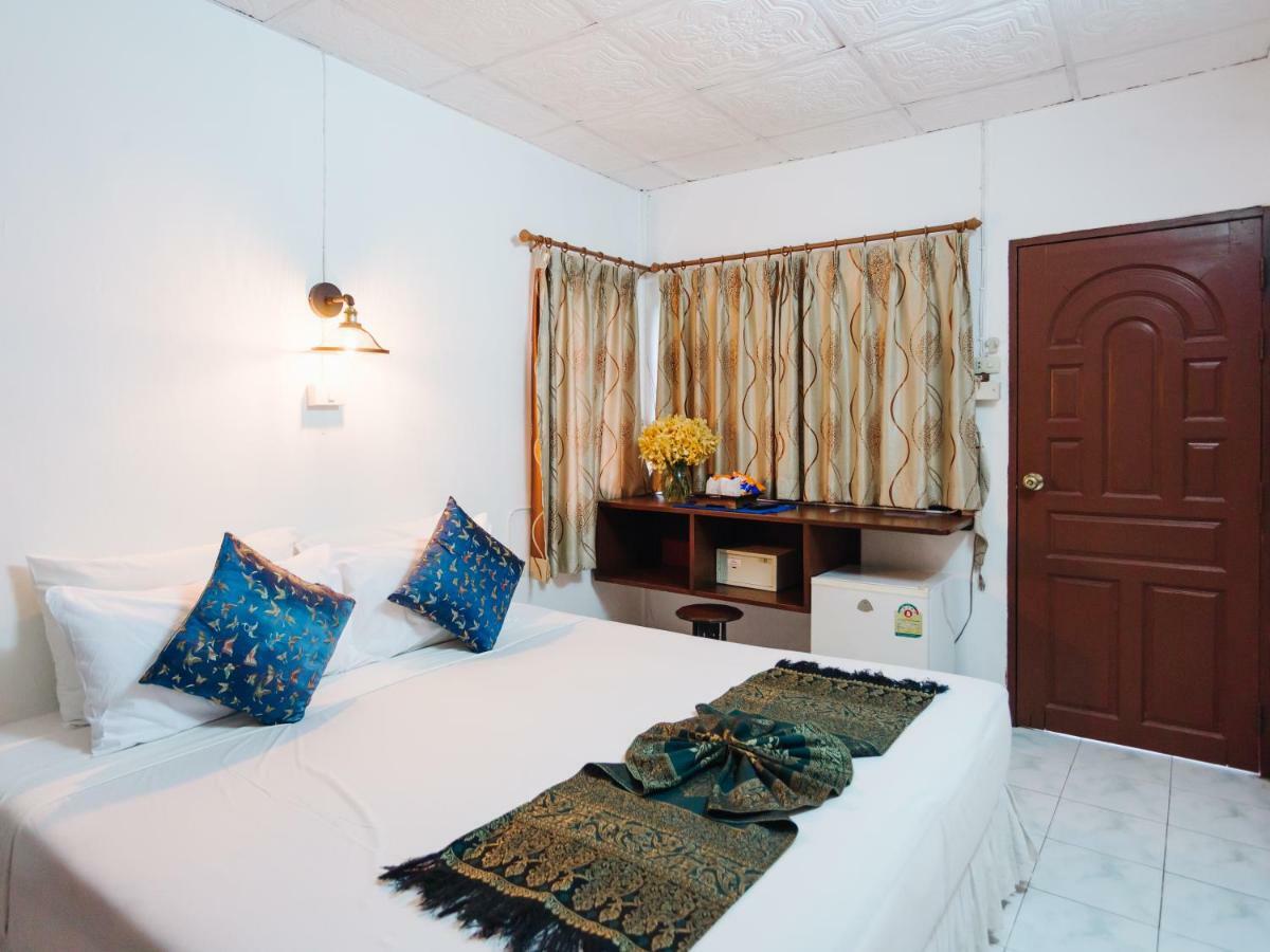 Отель Rendezvous Oldtown Chiangmai Чиангмай Экстерьер фото