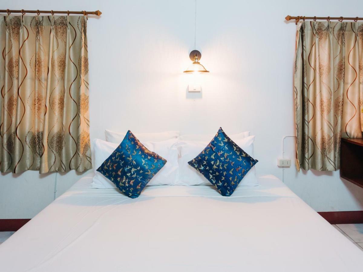 Отель Rendezvous Oldtown Chiangmai Чиангмай Экстерьер фото