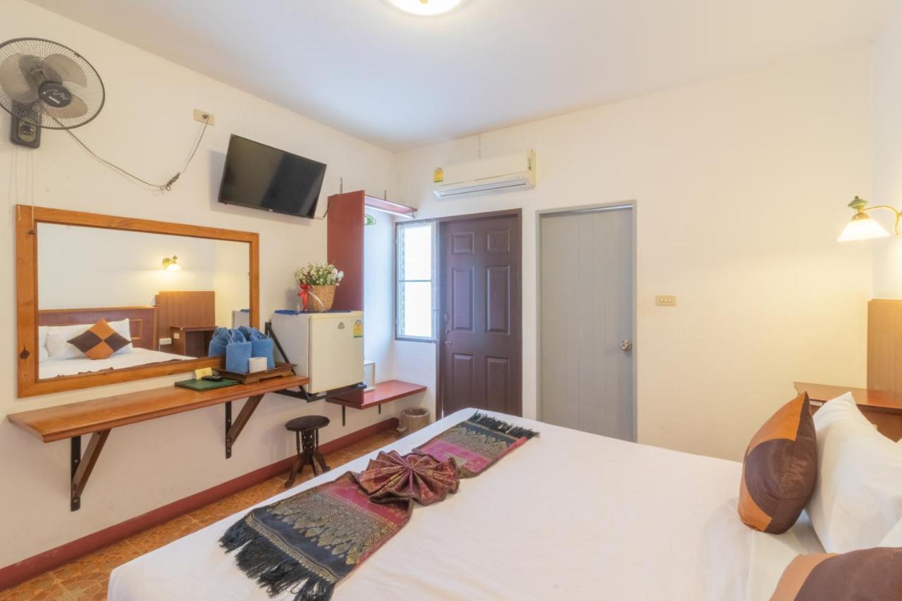 Отель Rendezvous Oldtown Chiangmai Чиангмай Экстерьер фото